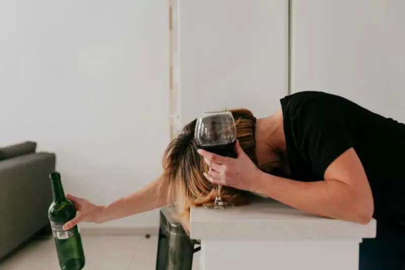 Coraz więcej zwolnień lekarskich z powodu nadużycia alkoholu. Śląskie na podium